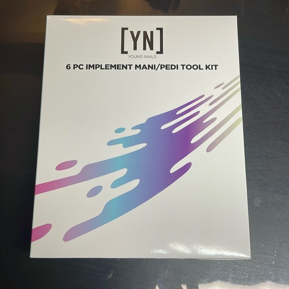 Young Nails 6 Piece Mani Tool Kit *Never Used* - Picture 1 of 4
